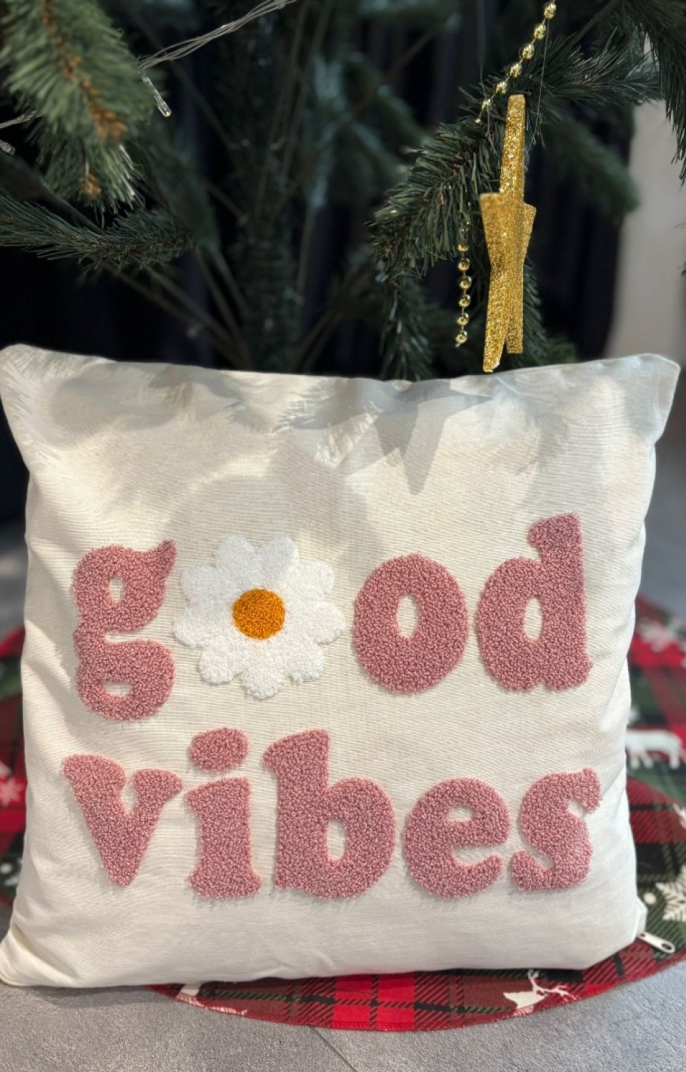 2'li Punch Nakışlı 45x45 cm Kırlent Kılıfı 11 2'li Punch Nakışlı 45x45 cm Kırlent Kılıfı 11