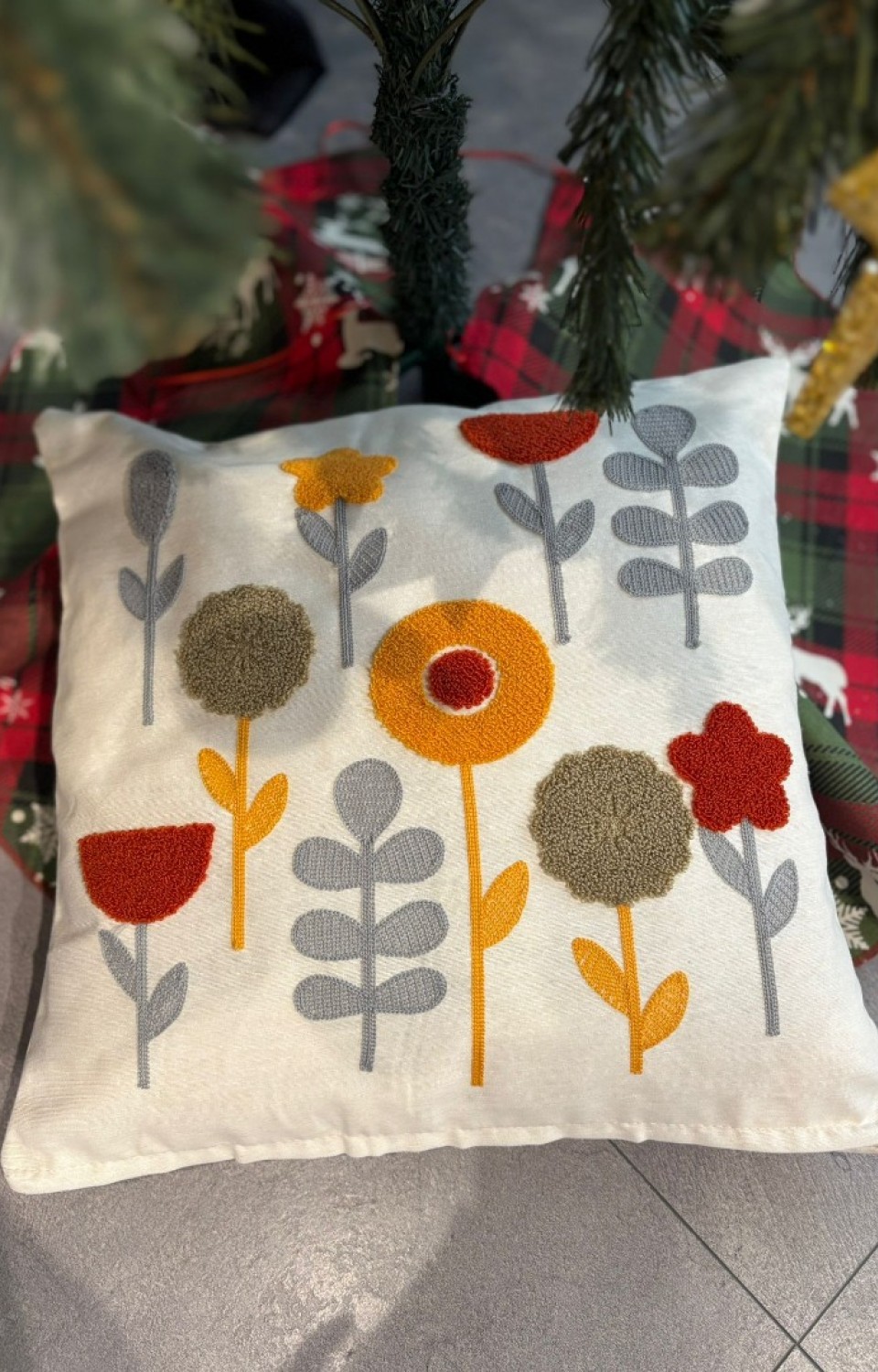 2'li Punch Nakışlı 45x45 cm Kırlent Kılıfı 19 2'li Punch Nakışlı 45x45 cm Kırlent Kılıfı 19