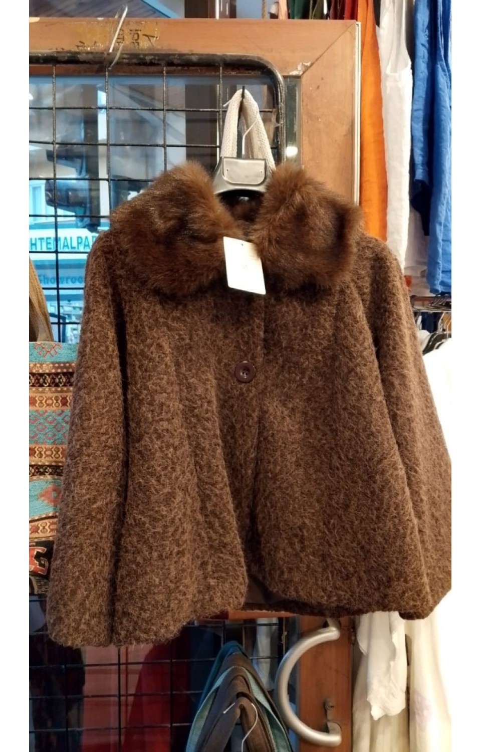 Kürk Yakalı Tüylü Kaşe Kadın Kısa Mont Kahverengi