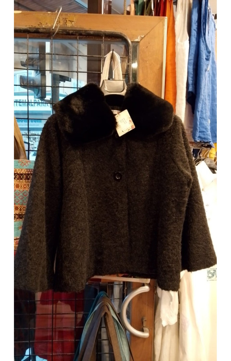 Kürk Yakalı Tüylü Kaşe Kadın Kısa Mont Siyah