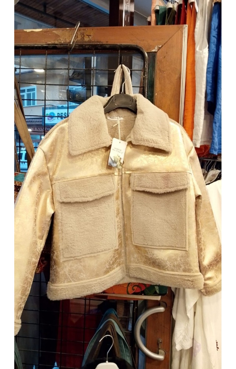 Kürk Yakalı Parlak Nubuk Kumaş Kadın Kısa Mont Bej