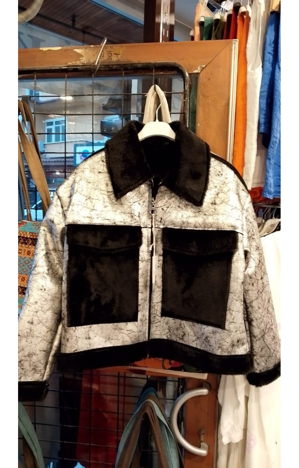 Kürk Yakalı Parlak Nubuk Kumaş Kadın Kısa Mont Gri