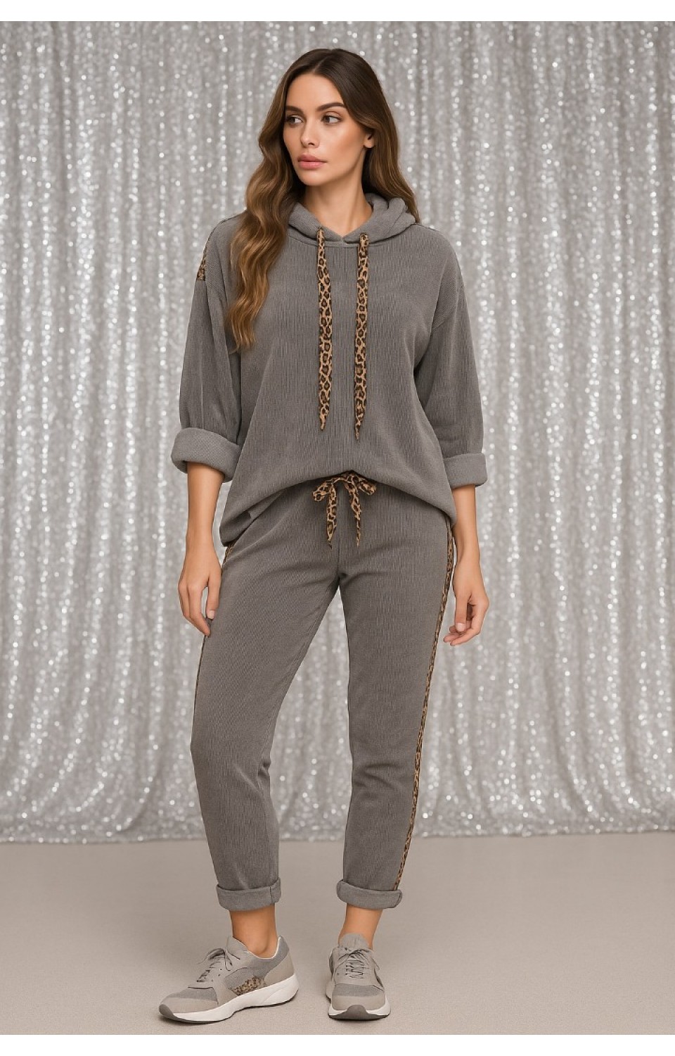 Kapüşonlu Leopar Detaylı Kadife Kadın Alt Üst Takım Gri