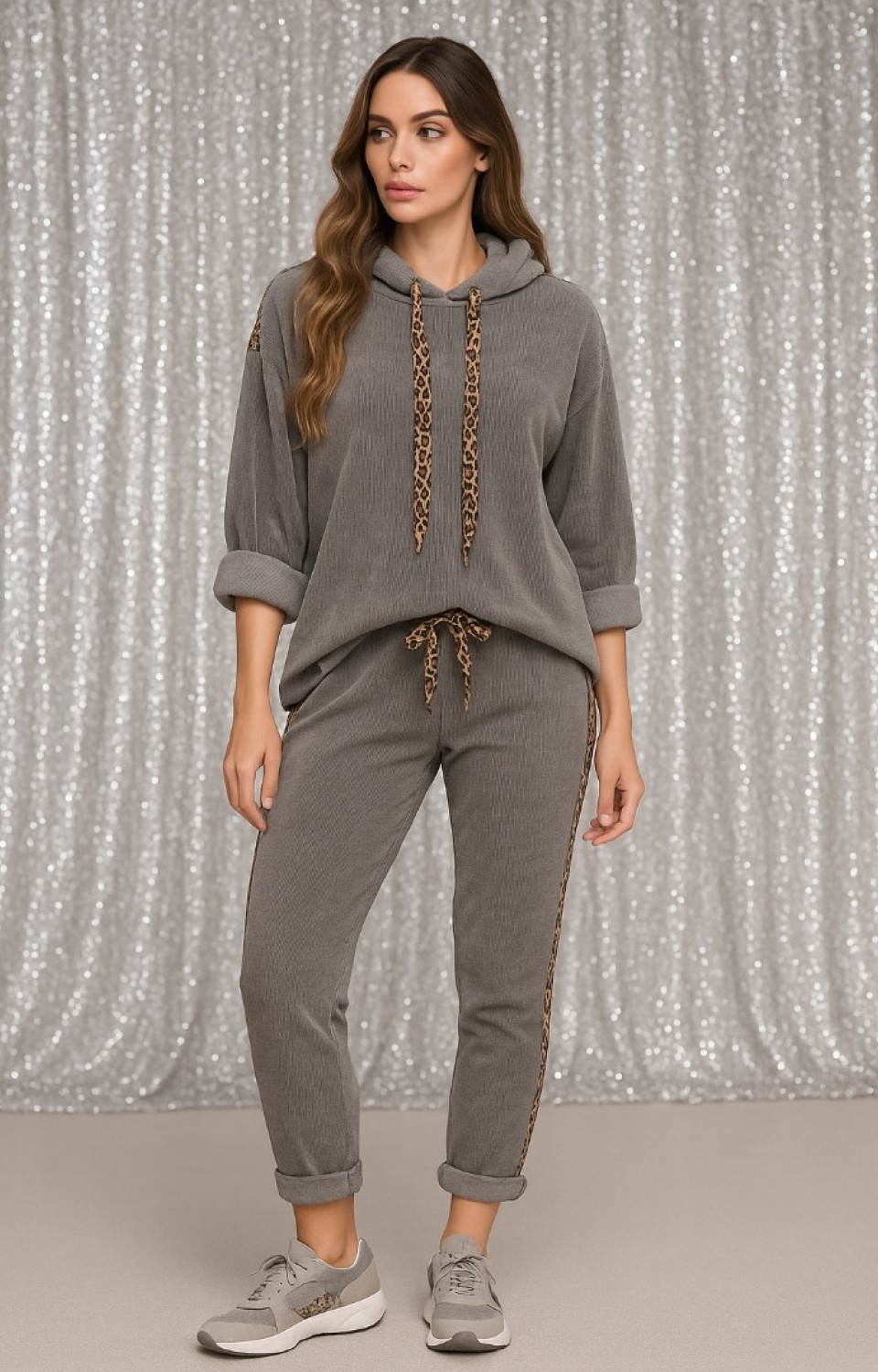 Kapüşonlu Leopar Detaylı Kadife Kadın Alt Üst Takım Gri